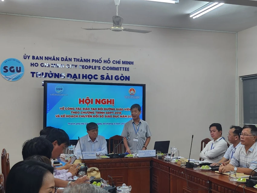 PGS.TS Phạm Hoàng Quân, Hiệu trưởng Trường Đại học Sài Gòn chia sẻ tại hội nghị. Ảnh: NGUYỄN QUYÊN Sinh viên sư phạm ra trường không muốn làm giáo viên