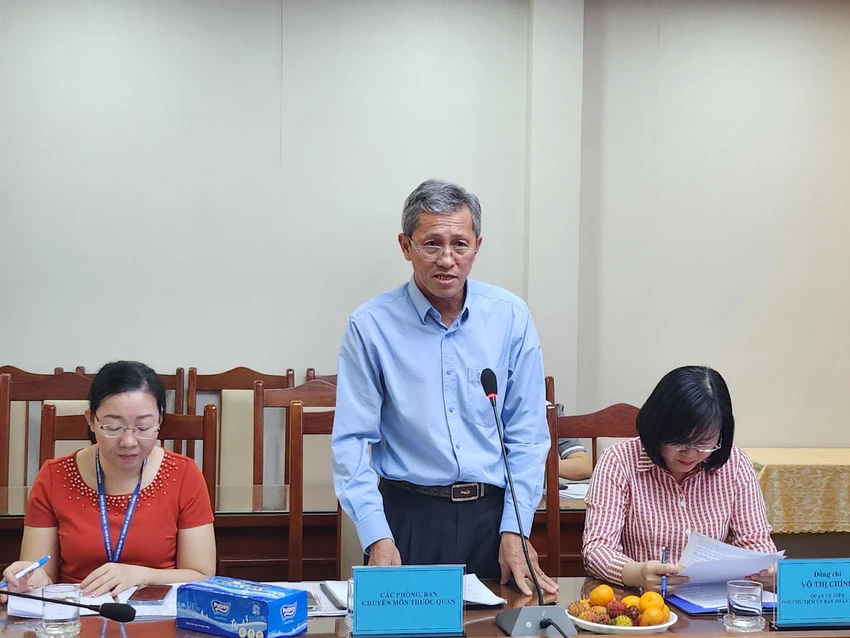 Ông Khưu Mạnh Hùng, Trưởng phòng GD&ĐT quận 12 chia sẻ tại buổi làm việc. Ảnh: NQ Ông Khưu Mạnh Hùng, Trưởng phòng GD&ĐT quận 12 chia sẻ tại buổi làm việc. Ảnh: NQ
