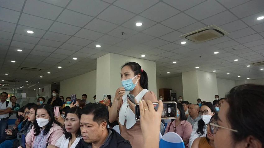 Chị Mỹ Linh tha thiết được nhận lại học phí. Ảnh: NL Phụ huynh tiếp tục đòi học phí, Shark Thuỷ nói sẽ trả