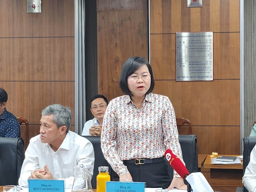 Bà Võ Thị Chính, Phó Chủ tịch UBND quận 12 trao đổi tại buổi làm việc. Ảnh: NGUYỄN QUYÊN