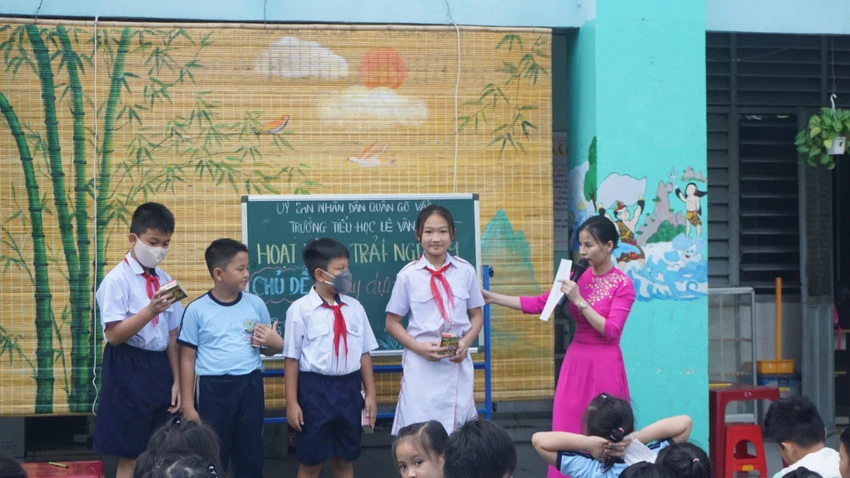 Một tiết học hoạt động trải nghiệm của Trường Tiểu học Lê Văn Thọ, quận Gò Vấp. Ảnh: NGUYỄN QUYÊN Một tiết học hoạt động trải nghiệm của Trường Tiểu học Lê Văn Thọ, quận Gò Vấp. Ảnh: NGUYỄN QUYÊN
