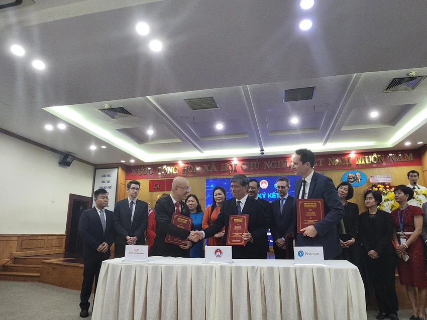 Lễ ký kết hợp tác ba bên giữa Sở GD&ĐT TP.HCM với Tập đoàn giáo dục EMG Education và Tập đoàn giáo dục Person. Ảnh: NGUYỄN QUYÊN Trẻ mầm non tại TP.HCM làm quen tiếng Anh theo chuẩn quốc tế