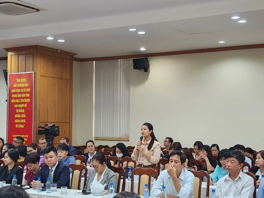Bà Huỳnh Thị Bích Phượng, Phó hiệu trưởng Trường Mầm non Mai Vàng, quận Gò Vấp phát biểu tại hội thảo sáng nay. Ảnh: NGUYỄN QUYÊN Trẻ mầm non tại TP.HCM làm quen tiếng Anh theo chuẩn quốc tế