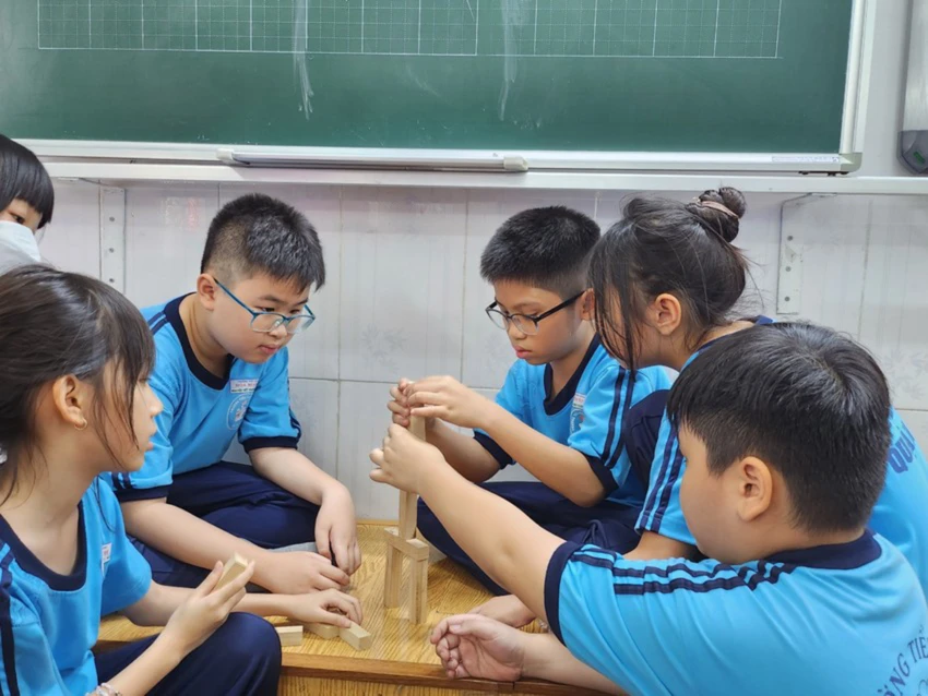 Học sinh Trường Tiểu học Hoà Bình, quận 1 trong 1 tiết học kỹ năng sống. Ảnh: NGUYỄN QUYÊN Học sinh Trường Tiểu học Hoà Bình, quận 1 trong 1 tiết học kỹ năng sống. Ảnh: NGUYỄN QUYÊN