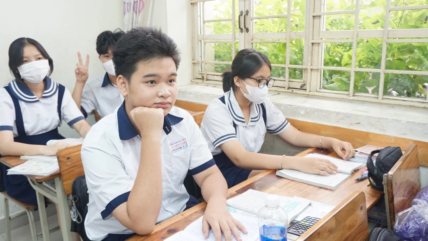 Học sinh lớp 9 Trường THCS Lê Văn Tám, quận Bình Thạnh trong 1 tiết học. Ảnh: NGUYỄN QUYÊN
