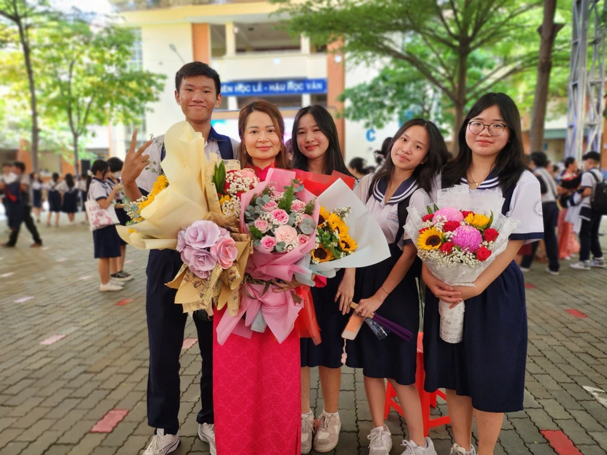 và thầy cô và thầy cô