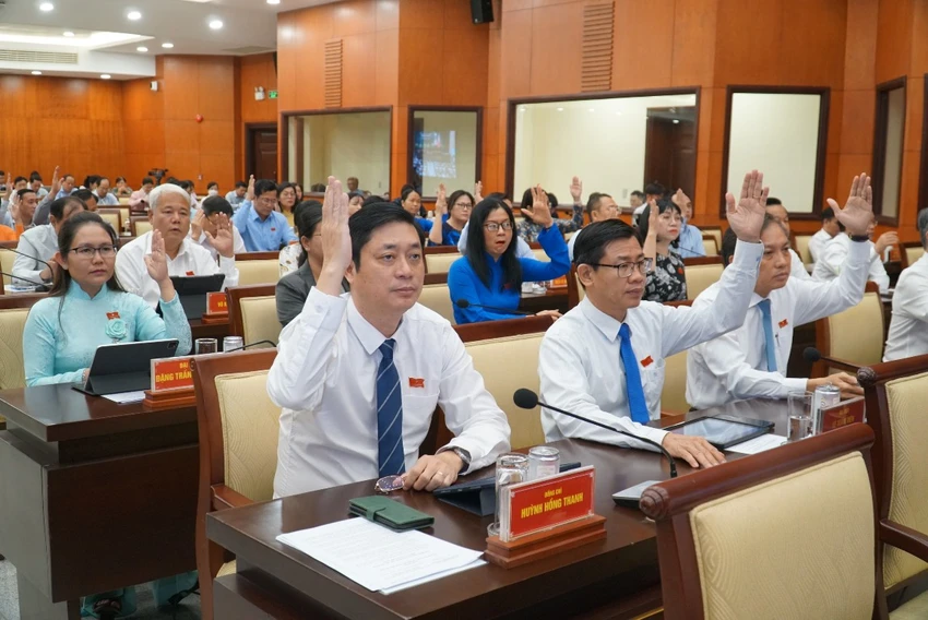 Các đại biểu biểu quyết tại kỳ họp HĐND TPHCM khóa X. Ảnh: BẢO PHƯƠNG Các đại biểu biểu quyết tại kỳ họp HĐND TPHCM khóa X. Ảnh: BẢO PHƯƠNG