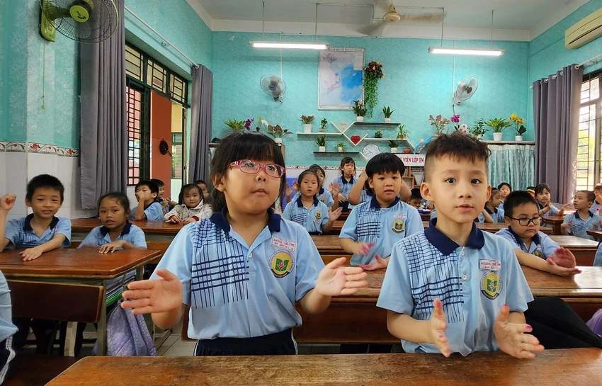 Một tiết học của học sinh tại Trường Tiểu học Lương Thế Vinh, quận Gò Vấp. Ảnh: NGUYỄN QUYÊN Một tiết học của học sinh tại Trường Tiểu học Lương Thế Vinh, quận Gò Vấp. Ảnh: NGUYỄN QUYÊN