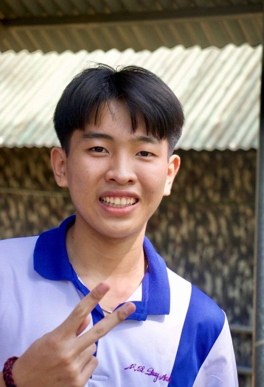 Nguyễn Lê Duy Anh là nam sinh duy nhất tại TP.HCM đạt điểm 10 môn toán trong kỳ thi tốt nghiệp THPT. Ảnh: NVCC