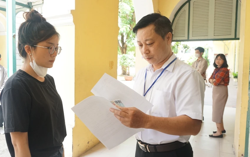 Các ứng viên tham gia đợt tuyển dụng viên chức do Sở GD&ĐT TP.HCM tổ chức. Ảnh: NGUYỄN QUYÊN Các ứng viên tham gia đợt tuyển dụng viên chức do Sở GD&ĐT TP.HCM tổ chức. Ảnh: NGUYỄN QUYÊN