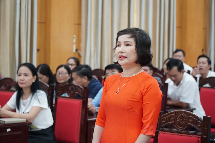 Cô Nguyễn Thị Thiều Hoa, giáo viên Trường THCS Đặng Thái Mai, tỉnh Nghệ An. Ảnh: BÁO GIÁO DỤC THỜI ĐẠI. Cô Nguyễn Thị Thiều Hoa, giáo viên Trường THCS Đặng Thái Mai, tỉnh Nghệ An. Ảnh: BÁO GIÁO DỤC THỜI ĐẠI.