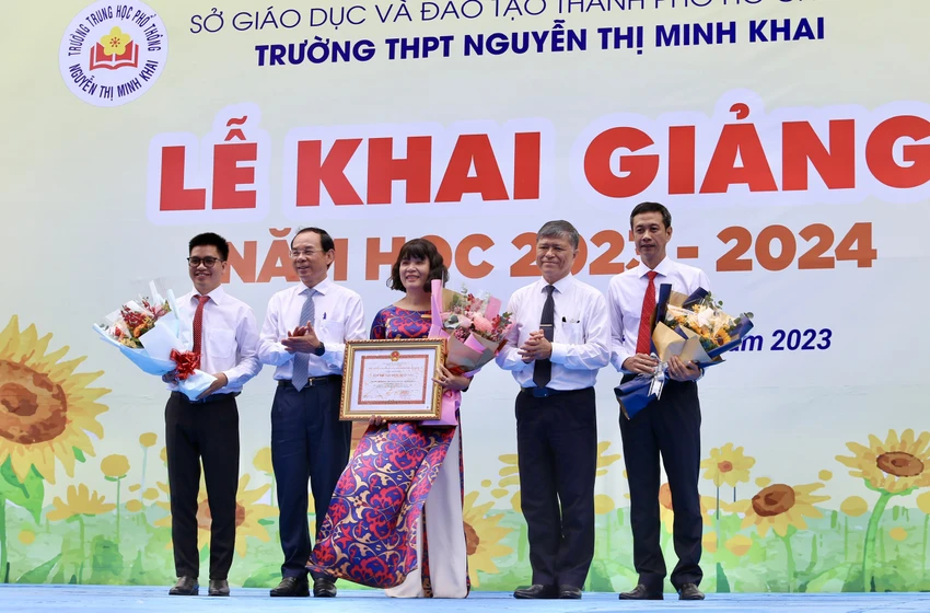 Năm học 2022-2023, Trường THPT Nguyễn Thị Minh Khai, quận 3 đạt được tập thể lao động xuất sắc Năm học 2022-2023, Trường THPT Nguyễn Thị Minh Khai, quận 3 đạt được tập thể lao động xuất sắc