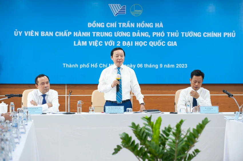Phó Thủ tướng Trần Hồng Hà phát biểu tại buổi làm việc. Ảnh: ĐẠI HỌC QUỐC GIA TP.HCM