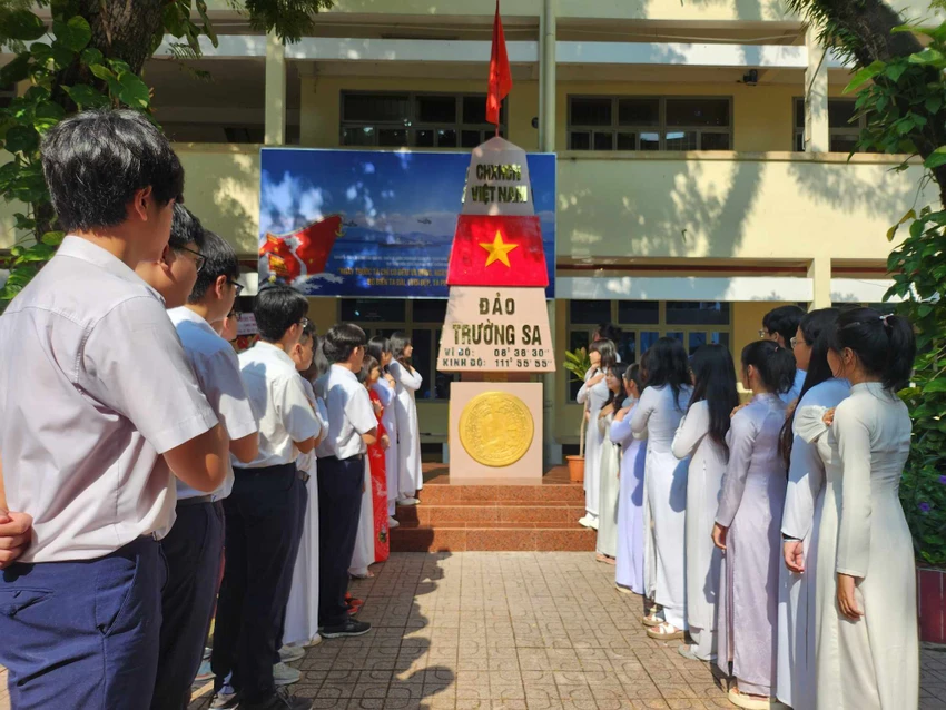 chu-quyen-bien-dao-3.jpg