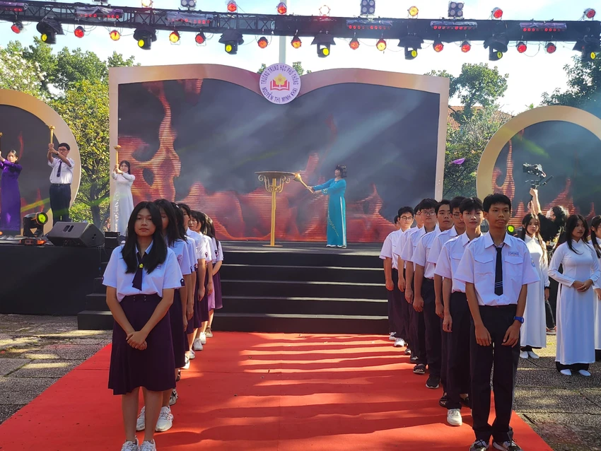 Trường Áo Tím- Gia Long- Minh Khai