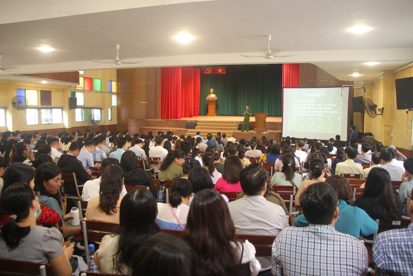 vì sao thuốc lá điện tử lại thu hút giới trẻ