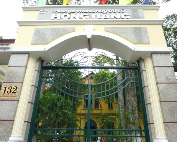 giáo viên đánh gãy xương bả vai