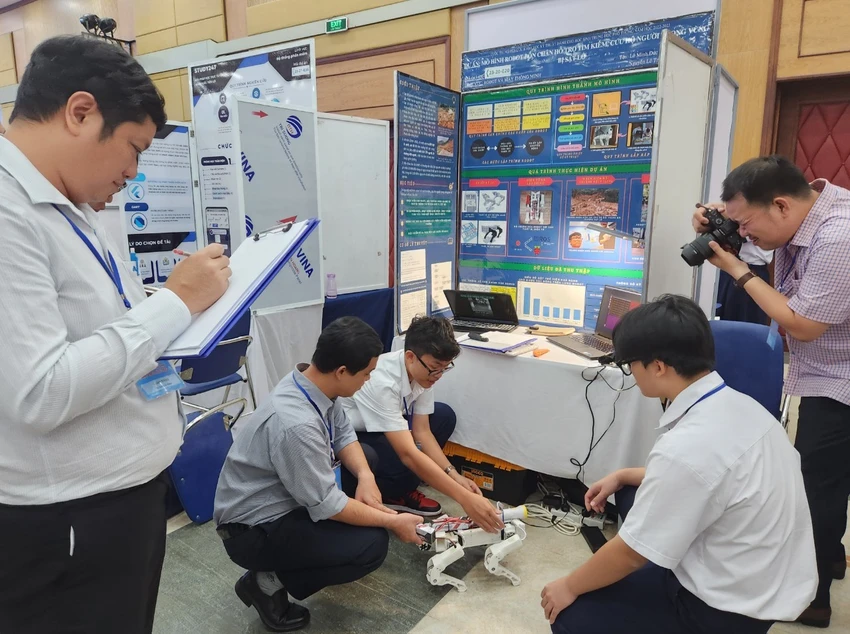 robot bốn chân