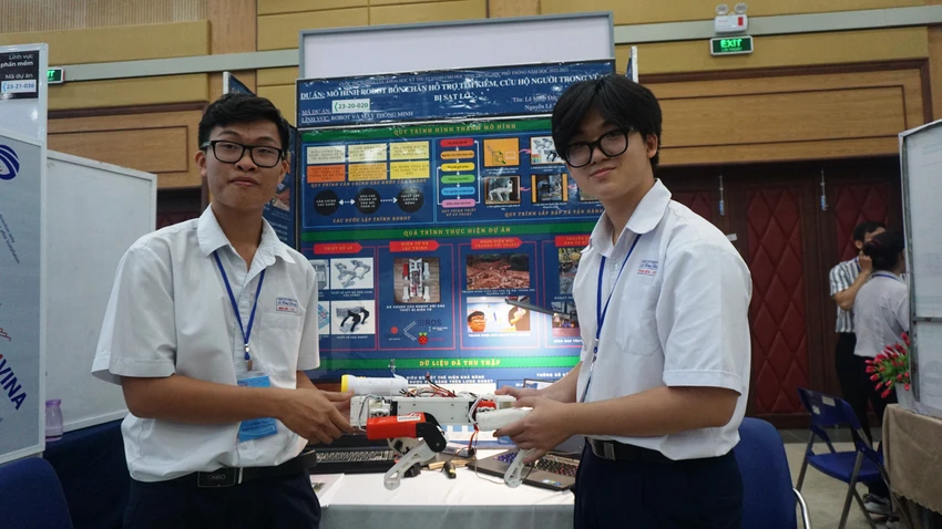 robot bốn chân
