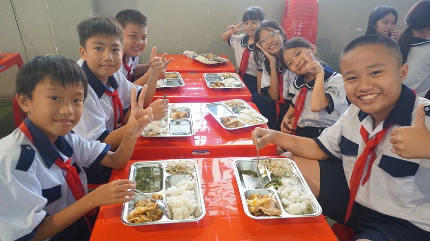 tiền ăn bán trú