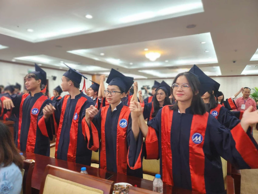 học bổng 'Nâng bước thủ khoa'