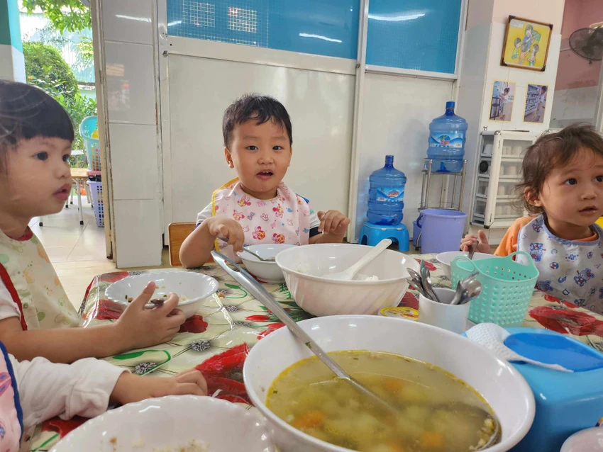 Tiền ăn bán trú