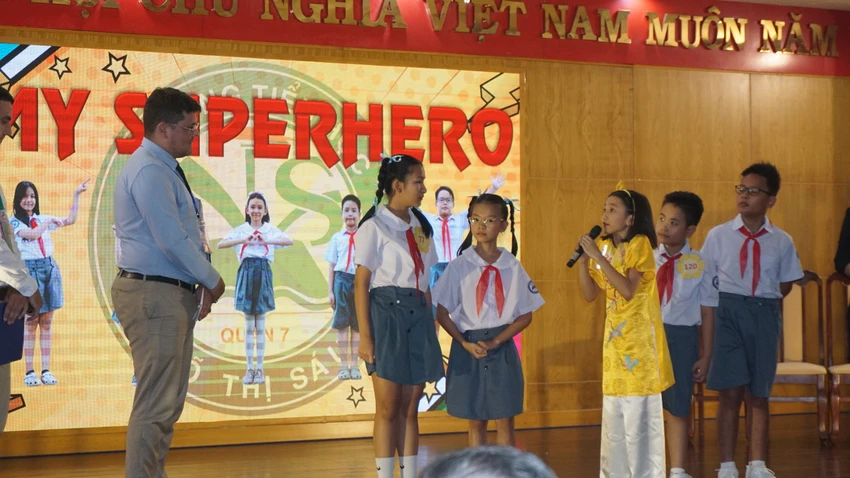 lam-phim-bang-tieng-anh-2.JPG