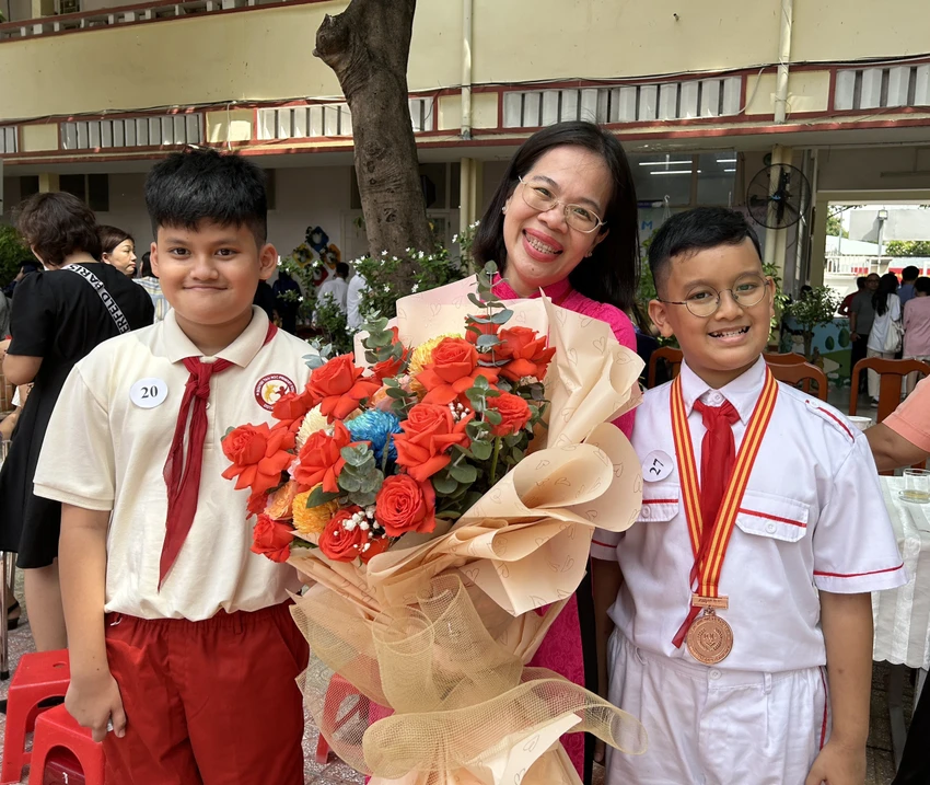 thu-khoa-lop-6-truong-tran-dai-nghia-2.jpg