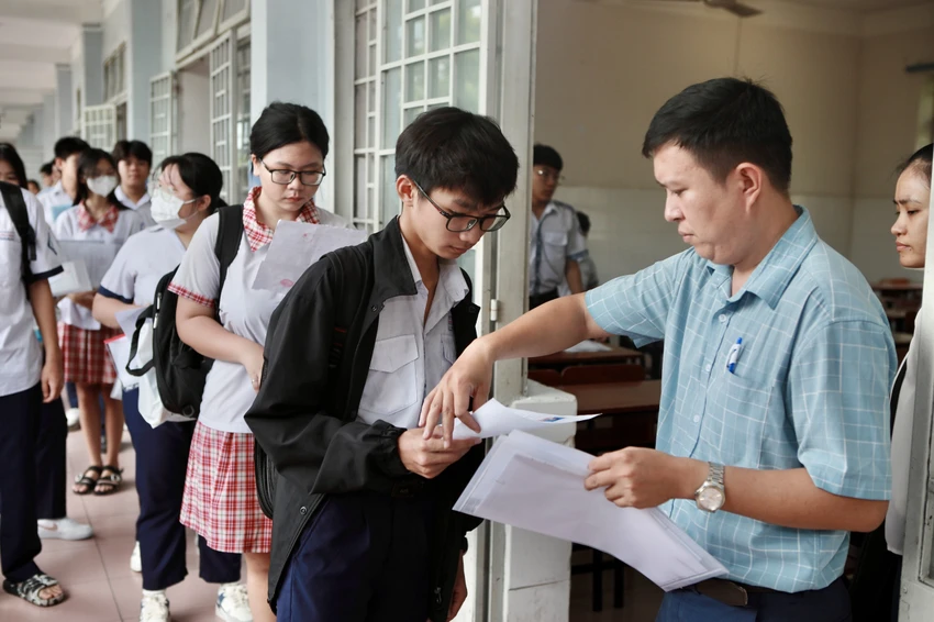 tuyển bổ sung lớp 10