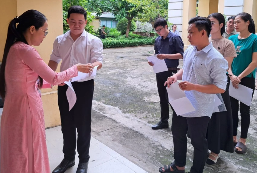 tuyển giáo viên
