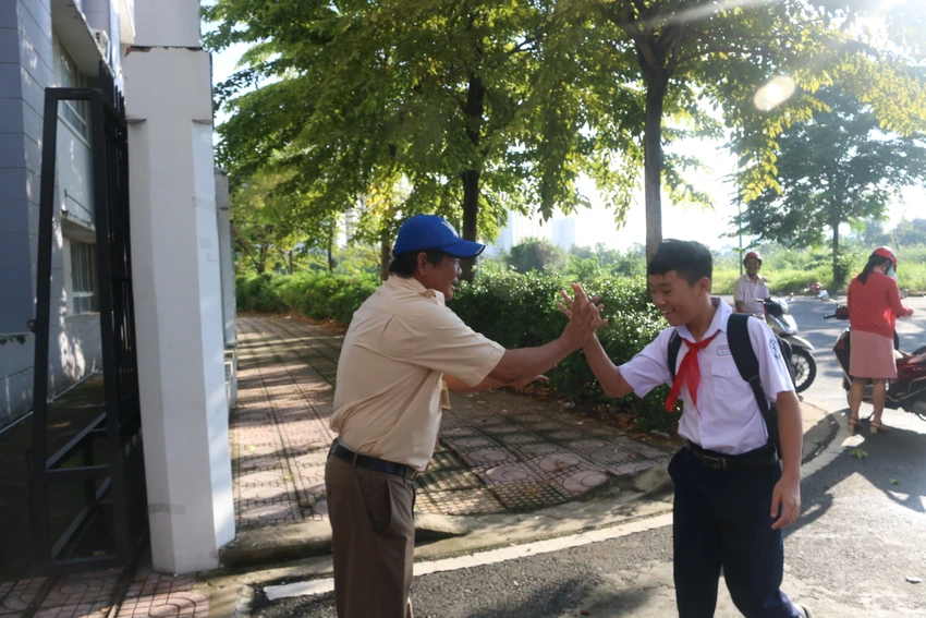 hoc-sinh-tuu-truong-8.jpg