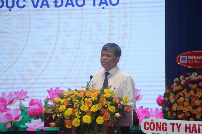 vinh-danh-hoc-sinh.jpg