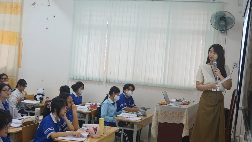 de-tham-khao-thi-tot-nghiep-2.JPG