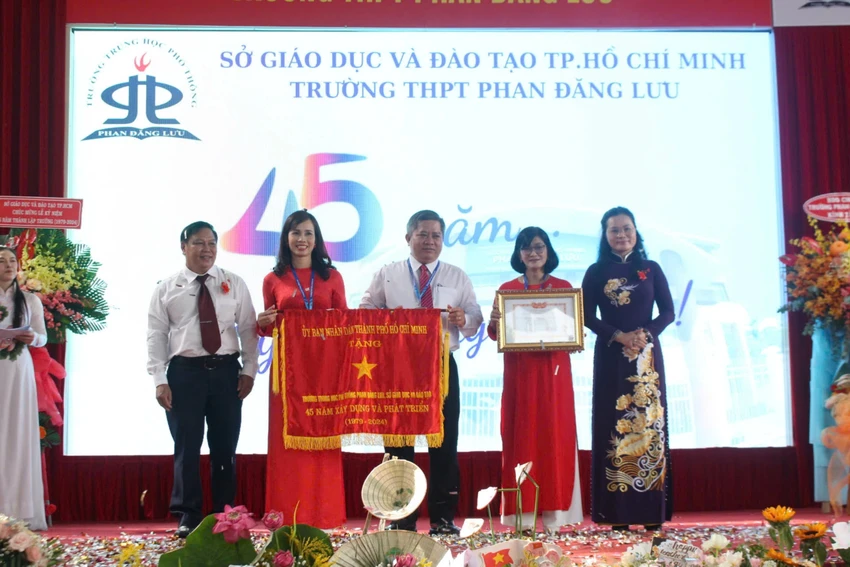 Ngay-nha-giao-viet-nam.jpg-4.jpg