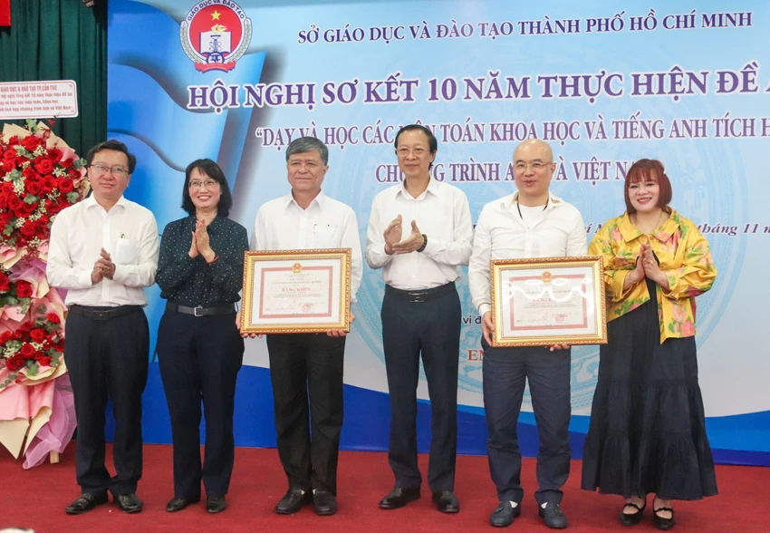 tieng-anh-tich-hop-4-5.jpg