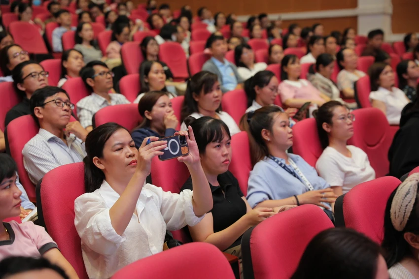 giao-vien-tieng-anh-1.JPG