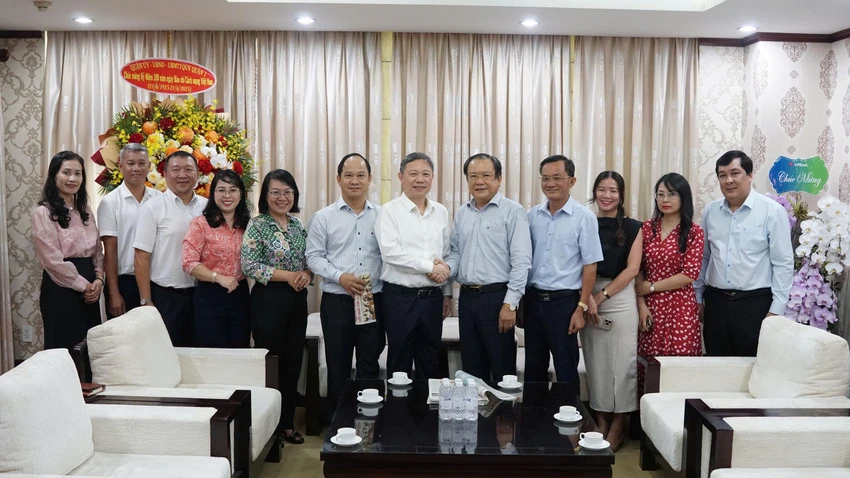 bao-phap-luat-tp.hcm.jpg