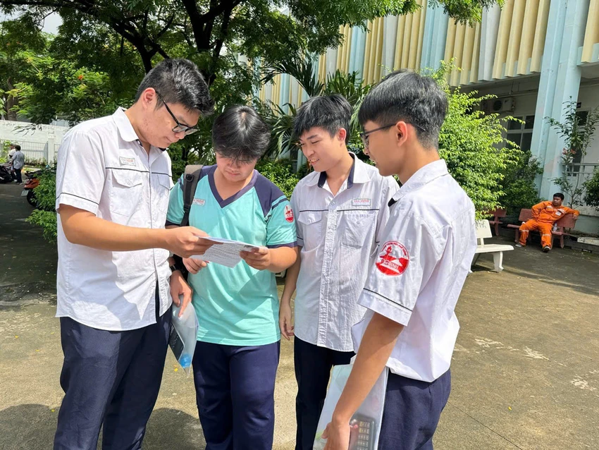 de-tieng-anh-thi-tot-nghiep-1.jpg