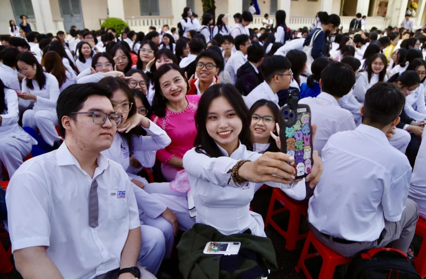 lịch tựu trường