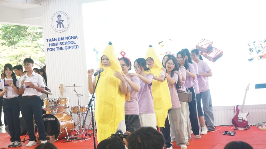 truong-thpt-chuyen-tran-dai-nghia-3.JPG