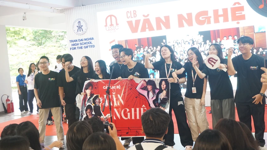 truong-thpt-chuyen-tran-dai-nghia.JPG