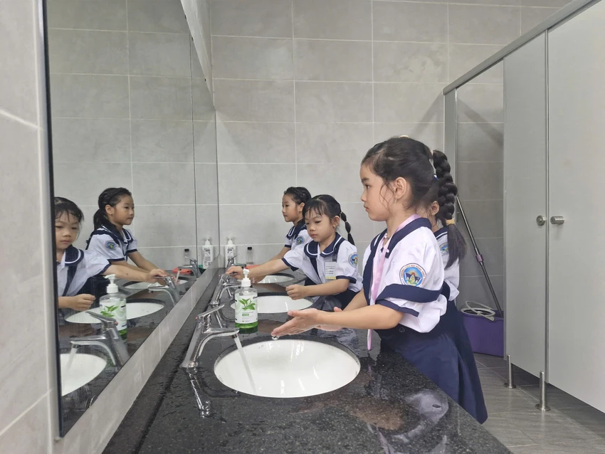nhà vệ sinh