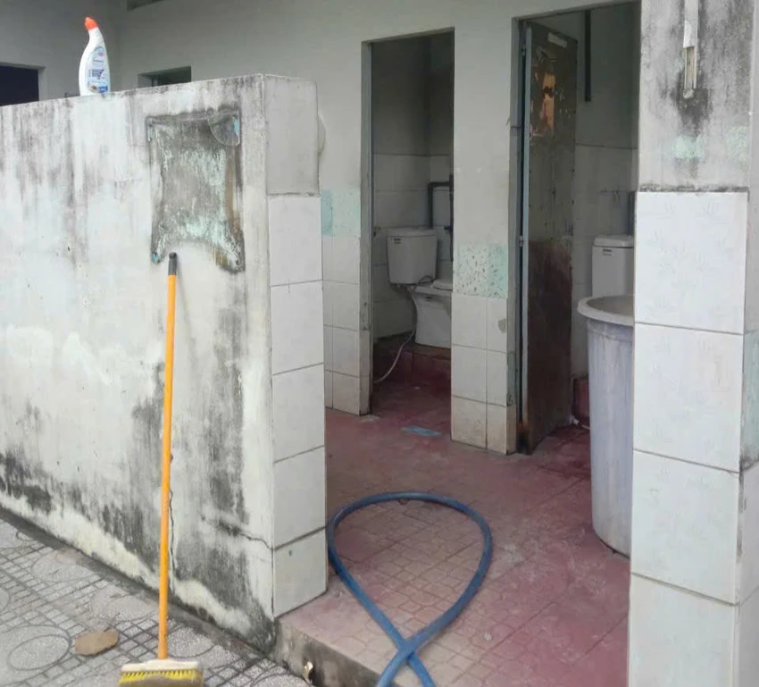 nhà vệ sinh