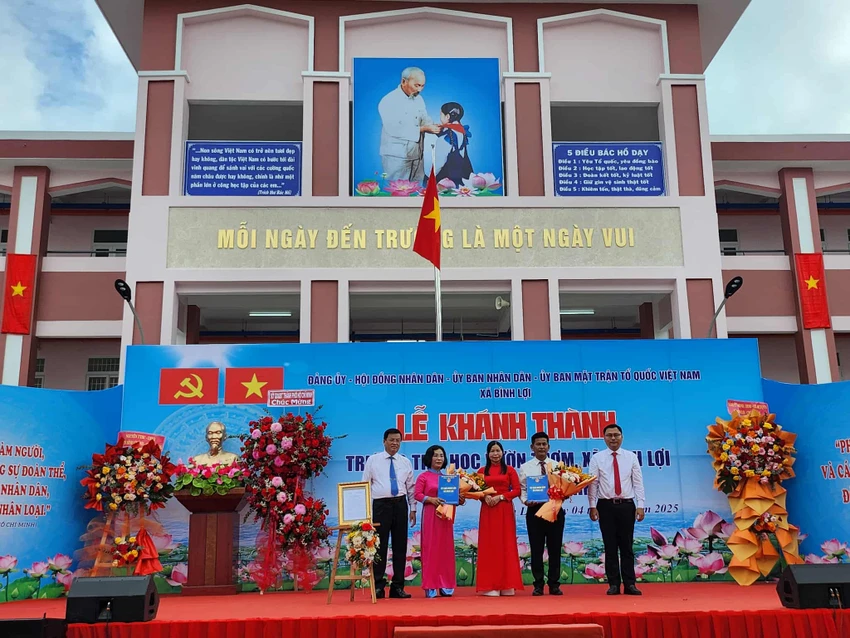NAM-HOC-MOI-1.jpg