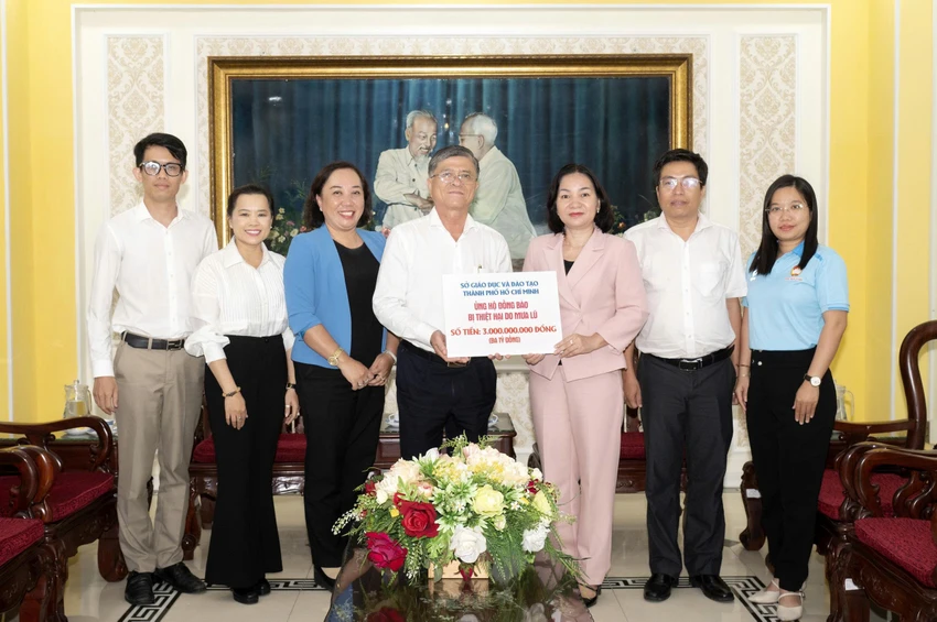 ủng hộ đồng bào vùng bão lũ
