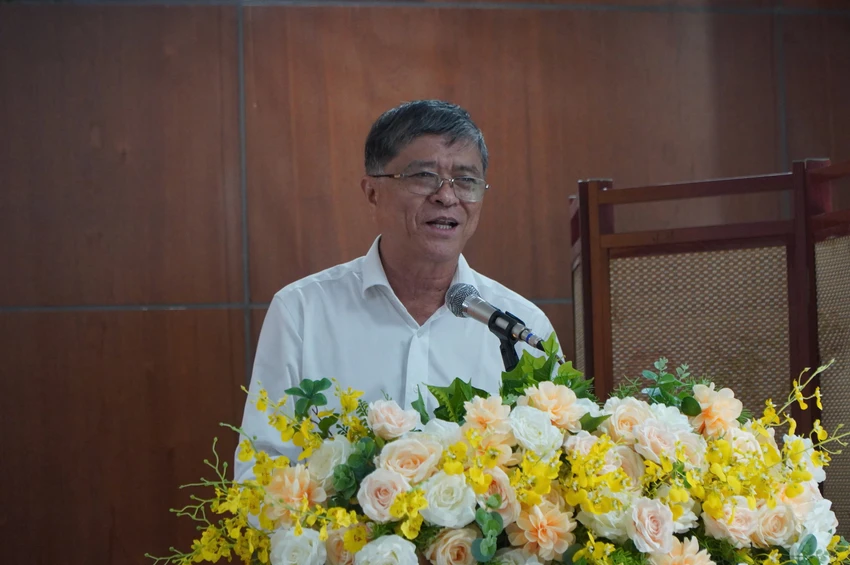 sử dụng điện thoại