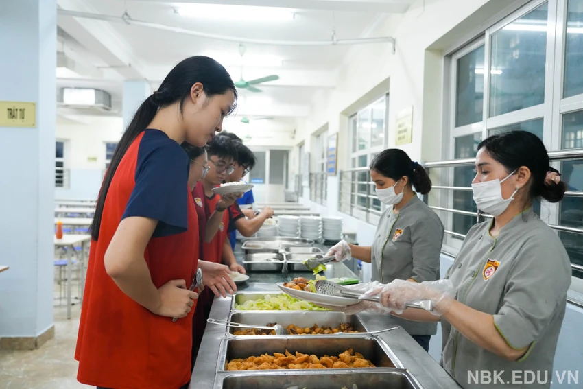 hoc-sinh-o-lai-qua-dem-1.jpg