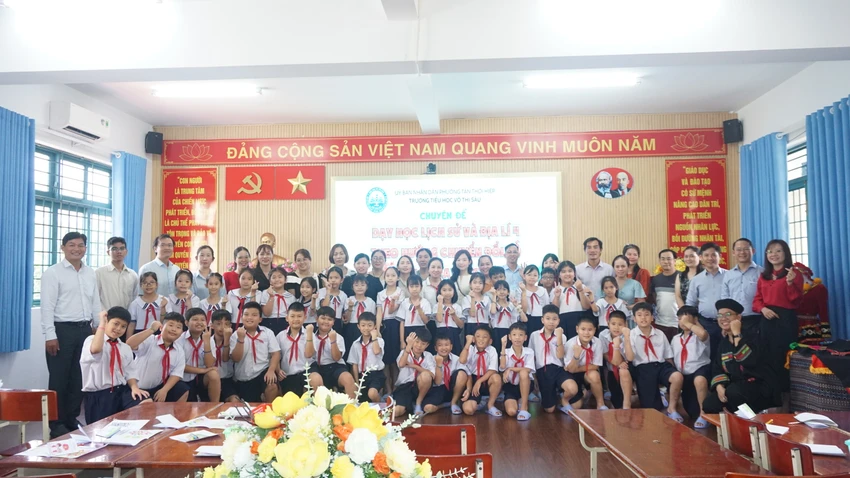 trien-lam-ao-9.JPG