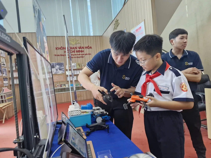 tri-tue-nhan-tao-7.jpg