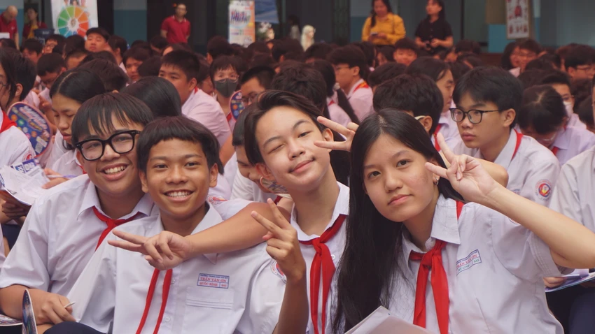 20.000-hoc-sinh-2.JPG